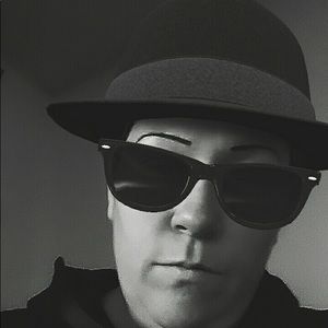 Meet your Posher, April